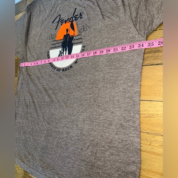 FENDER Brown Sunset Spirit of Rock n Roll Surfboard T-Shirt large Unisex
NWT - Picture 4 of 6